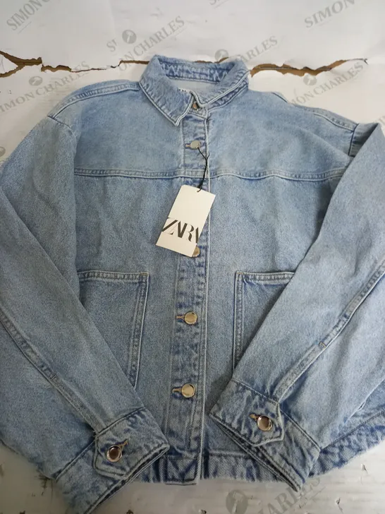 ZARA LIGHT DENIM JACKET WITH BUTTON UP - EUR M