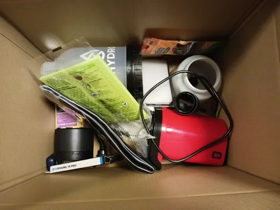 LOT OF APPROXIMATELY 10 HOUSEHOLD ITEMS TO INCLUDE PHONE CASES, SPONGE CLOTHS AND HOSE ACCESSORIES