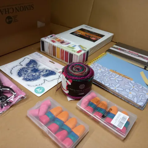LOT OF APPROX 15 ASSORTED CRAFT RELATED ITEMS TO INCLUDE: CANVAS PANELS, SKETC BOOK, YARN