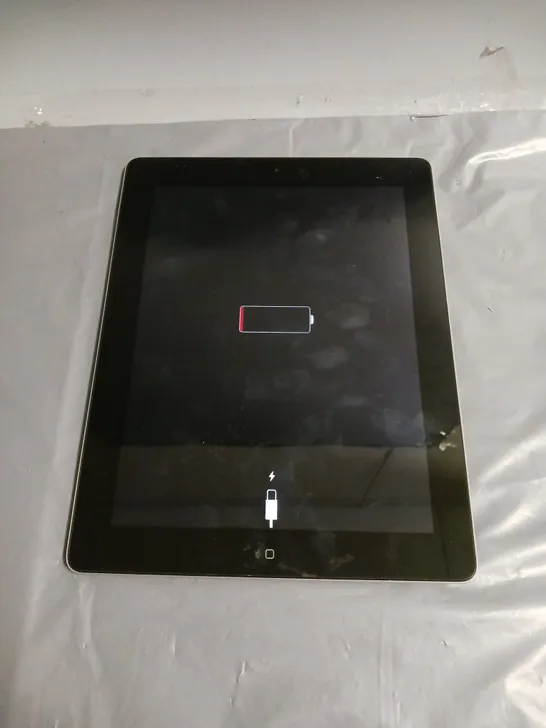 APPLE IPAD 4TH GEN TABLET IN SILVER 