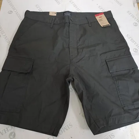 LEVI CARRIER CARGO SHORTS IN GREY - SIZE 36