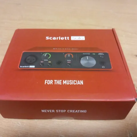 BOXED FOCUSRITE SCARLETT SOLO