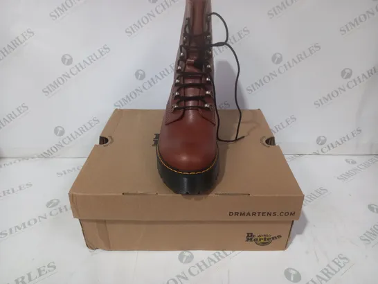 BOXED PAIR OF DR MARTENS LEONA BOOTS IN TAN UK SIZE 7