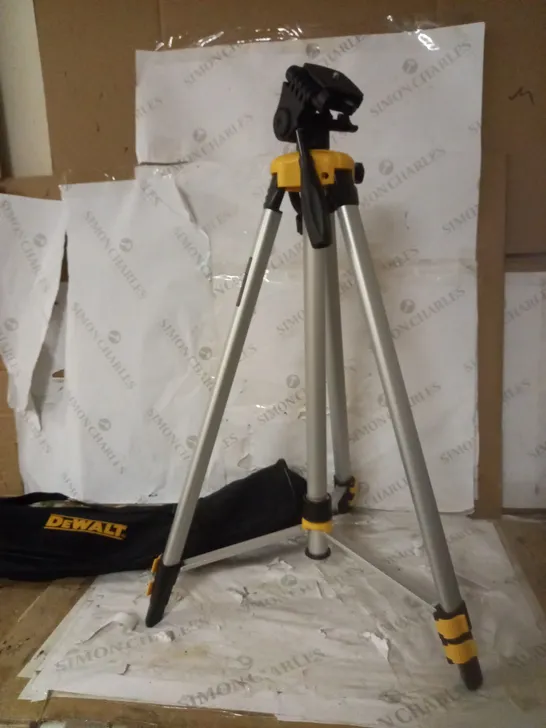 DEWALT THREAD LASER TRIPOD 