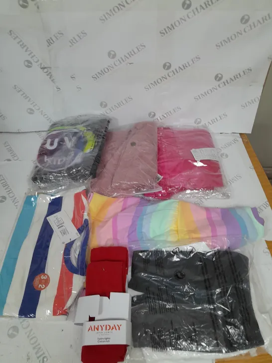 BOX OF ASSORTED CHILDRENS CLOTHING VARYING IN SIZE/COLOUR/STYLE TO INCLUDE:  TOPS, DRESSES, JUMPERS