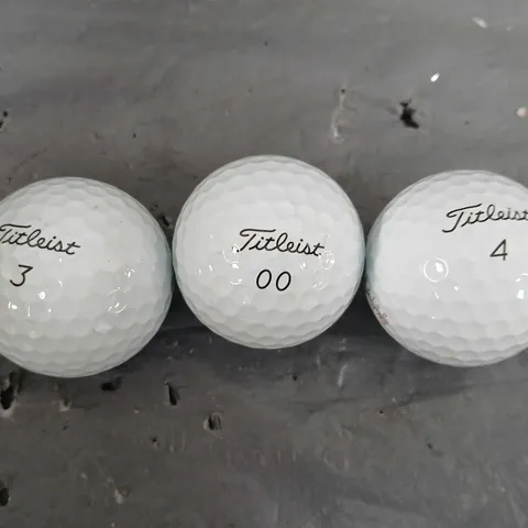 APPROXIMATELY 24 ASSORTED TITLEIST GOLFBALLS