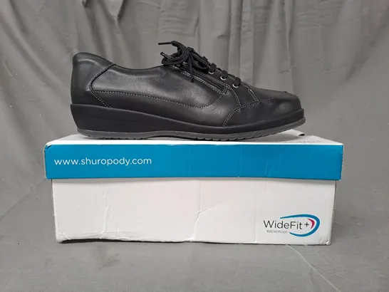 BOXED PAIR OF WIDEFIT + SHUROPODY SHOES IN BLACK UK SIZE 7