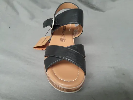 BOXED PAIR OF HEAVENLY FEET OPEN TOE WEDGE SANDALS IN BLACK EU SIZE 37