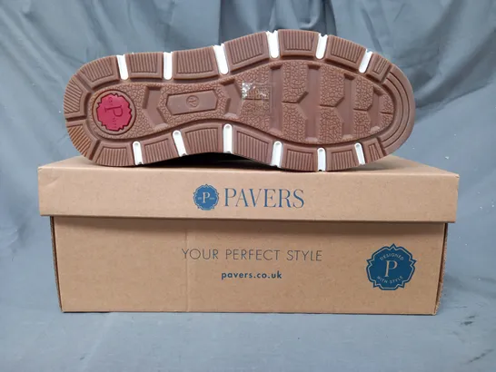 BOXED PAIR OF PAVERS SHOES IN NAVY/MULTI UK SIZE 8