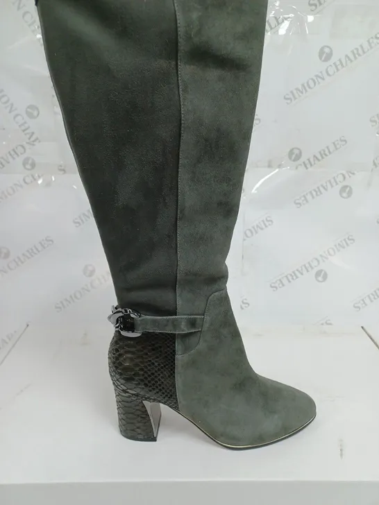 PAIR OF MODA IN PELLE LIZETH DARK GREY KNEE BOOTS - SIZE 7