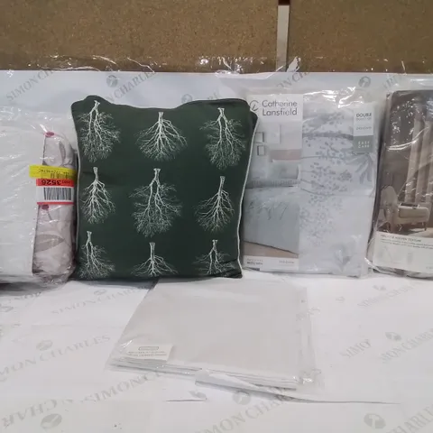 BOX OF APPROXIMATELY 10 ASSORTED ITEMS TO INCLUDE- CATHERINE LANSFIELD DUVET COVER , CATHERINE LANSFIELD DOUBLE DUVET , STORAGE DRAWS ETC