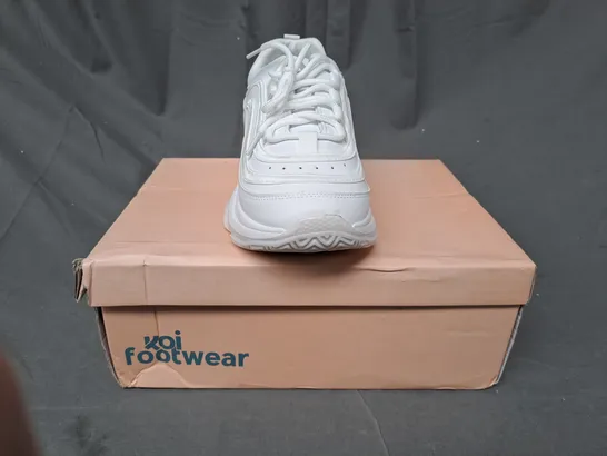 BOXED PAIR OF KOI EXTRA CHUNKY TRAINERS IN WHITE SIZE 7