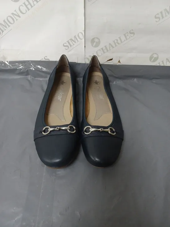 RIEKER LADIES FLAT SHOES DARK BLUE WITH CHAIN DETAIL SIZE EU 40