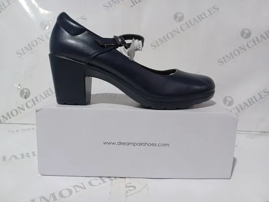 BOXED PAIR OF DREAMPAIRS CLOSED TO BLOCK HEELS IN NAVY UK SIZE 6