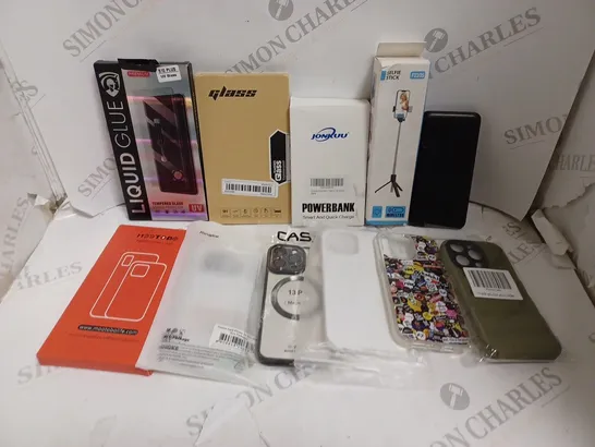 APPROXIMATELY 25 ASSORTED SMARTPHONE ACCESSORIES TO INCLUDE CASES, CHARGING CABLES, POWER BANKS ETC 