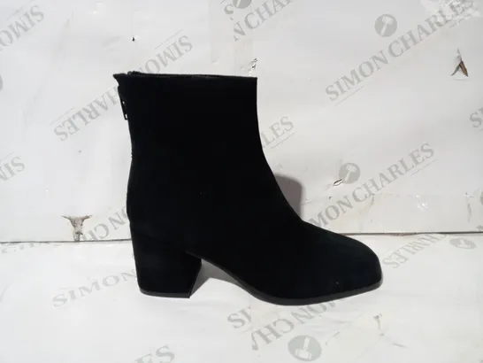 BOXED PAIR OF CLARKS SEREN ZIP FAUX SUEDE HEELED ANKLE BOOTS IN BLACK UK SIZE 4