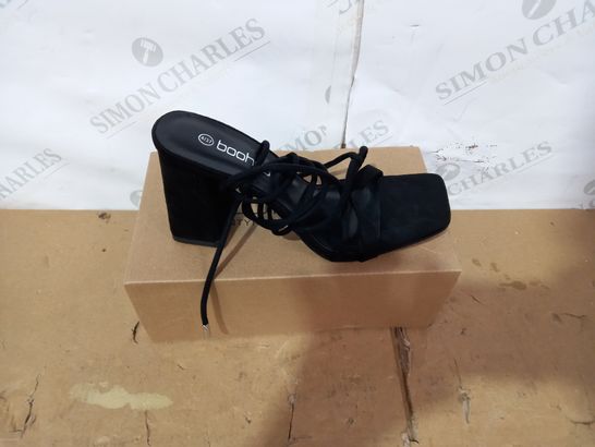BOXED PAIR OF BOOHOO HEELED SANDALS SIZE 37