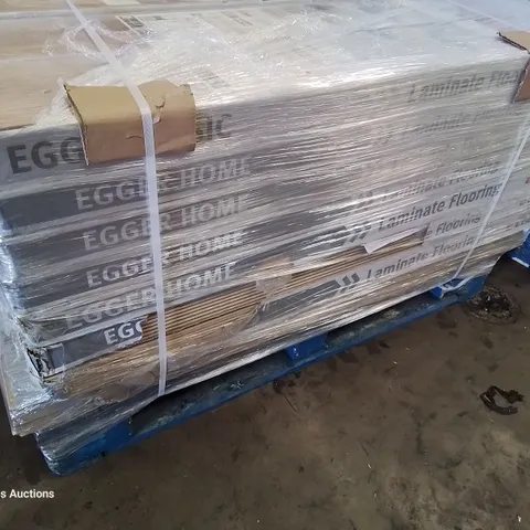 PALLET OF APPROXIMATELY 40 PACKS OF ASSORTED LAMINATE FLOORING 