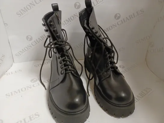 KOI VEGAN ELECTIC MEN'S MILITARY BOOTS - SIZE 9