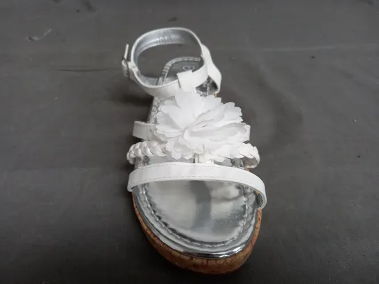 APPROXIMATELY 15 LILLEY FLORAL DECORATED OPEN TOE SANDALS IN SILVER IN VARIOUS SIZES