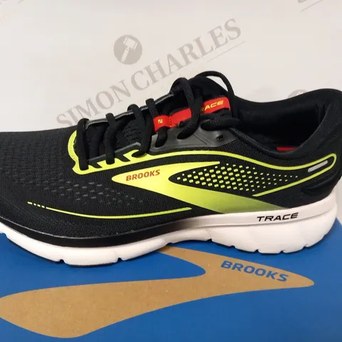 BOXED BROOKS TRACE 2 SIZE 8