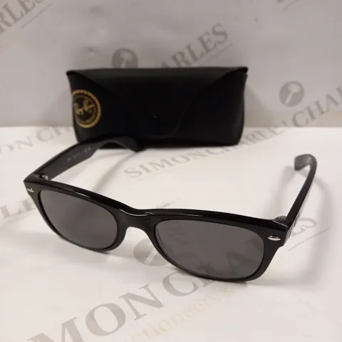 RAY-BAN NEW WAYFARER BLACK SUNGLASSES 