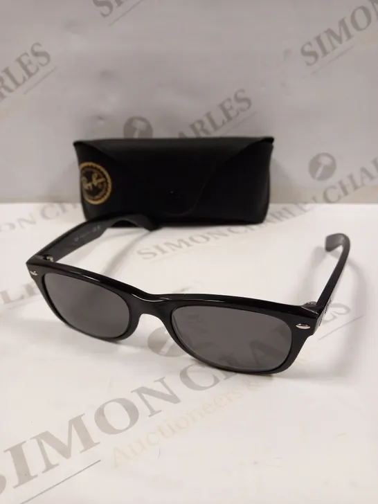 RAY-BAN NEW WAYFARER BLACK SUNGLASSES 