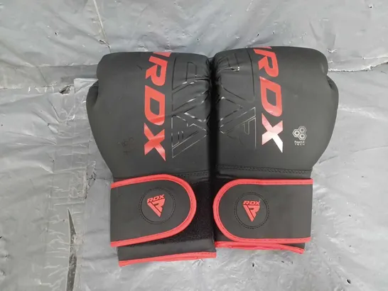 RDX QUADRO DOME 3 BOXING GLOVES IN BLACK/RED