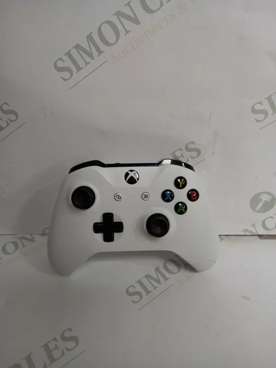 XBOX ONE CONTROLLER IN WHITE NO BOX 