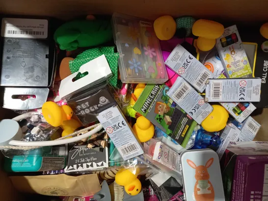 BOX OF APPROXIMATELY 20 ASSORTED TOYS AND GAMES TO INCLUDE SUSSED GAME, PLAY-DOH, TABLE TENNIS BALLS, ETC