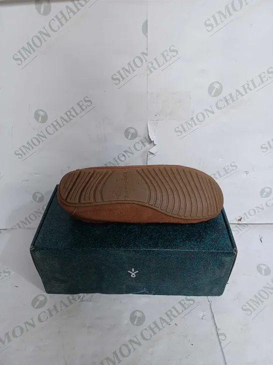 EMU TAN SLIPPERS SIZE UNSPECIFIED