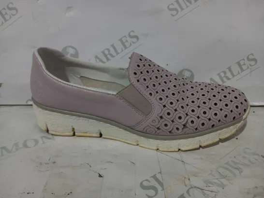 BOXED PAIR OF RIEKER SLIP-ON SHOES IN LILAC EU SIZE 38