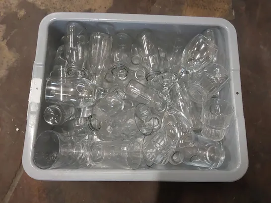 BOX OF ASSORTED GLASSWARE PRODUCTS TO INCLUDE: WINE GLASSES, DRINKS GLASSES, SMALL GLASS BOTTLES ECT - QUANTITY UNSPECIFIED