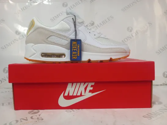 BOXED PAIR OF NIKE AIR MAX 90 SHOES IN WHITE UK SIZE 7