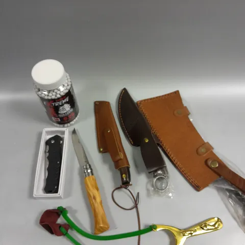 APPROXIMATELY 15 ASSORTED HUNTING/AIRSOFT PRODUCTS TO INCLUDE POCKET KNIFES, SLINGSHOTS, BB'S ETC - COLLECTION ONLY 