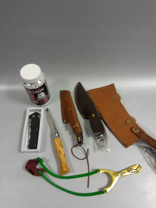 APPROXIMATELY 15 ASSORTED HUNTING/AIRSOFT PRODUCTS TO INCLUDE POCKET KNIFES, SLINGSHOTS, BB'S ETC - COLLECTION ONLY 