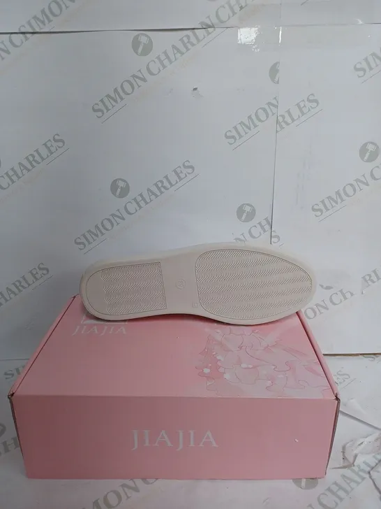 JIAJIA CLEAR WEDDING SHOES WITH FLOWER DESIGN - UK 5.5