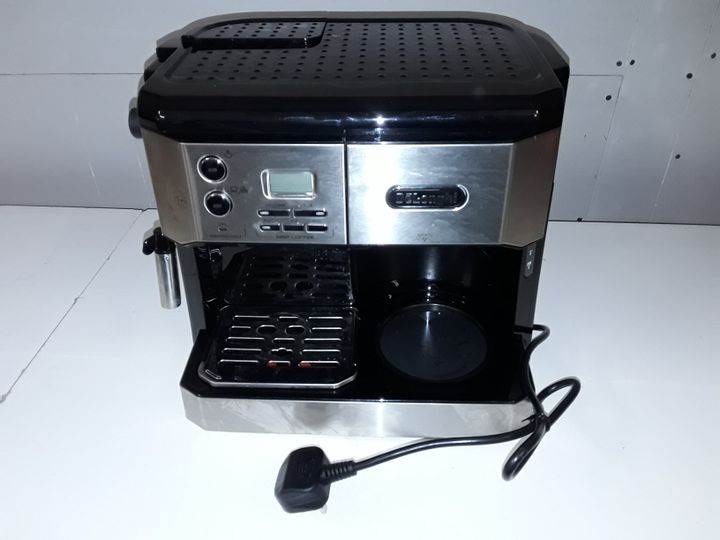 COFFEE MACHINE, BLACK AND STAINLESS STEEL 3105067Simon Charles Auctioneers
