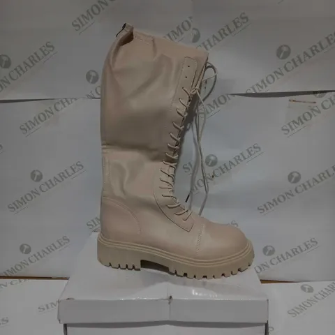 LACE-UP FRONT CHUNKY HEELED COMBAT BOOTS IN BEIGE - UE 40