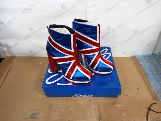 BOXED PAIR OF SHELLYS UNION JACK HEELED BOOTS SIZE 7