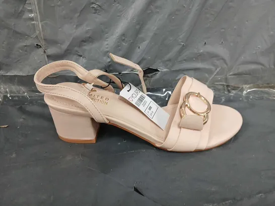 LIMITED COLLECTION WIDE FIT BUCKLE DETAIL SANDAL IN NATURAL - SIZE 5EEE