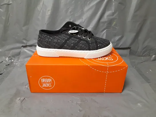 URBAN JACKS LADIES PALM SPRINGS TRAINERS BLACK SIZE 5