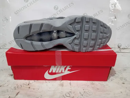 BOXED PAIR OF NIKE AIR MAX 95 SHOES IN GREY UK SIZE 10