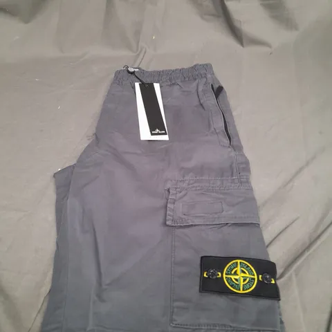 STONE ISLAND CHARCOAL CARGO SHORTS SIZE "32