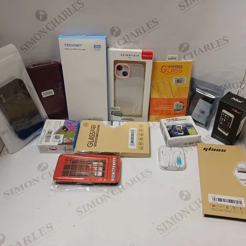 LOT OF APPROXIMATELY 20 PHONE ACCESSORIES AND ELECTRICALS TO INCLUDE TEMPERED GLASS SCREEN PROTECTORS, WIRED EARPHONES, TECKNET USB-C TO USB-A CABLE, ETC