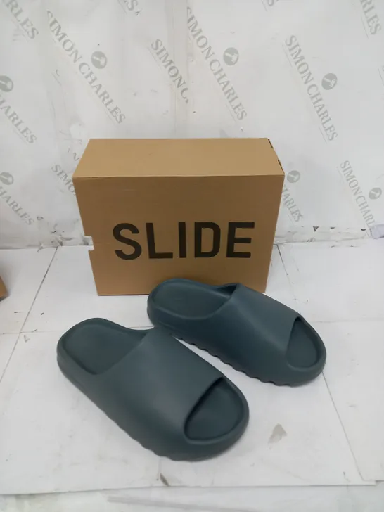 BOXED PAIR OF ADIDAS YZY SLIDE SLATE MARINE UK 9 