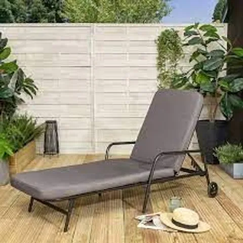 BOXED ELEMENTS PADDED LOUNGER 