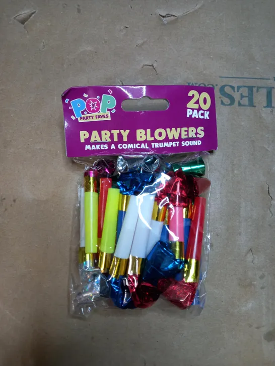 BOX OF APPROXIMATELY 25 PACKETS OF 20 PACK POP PARTY FAVS PARTY BLOWERS 