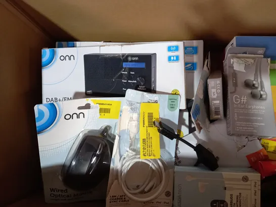 LOT OF ASSORTED ITEMS TO INCLUDE ONN HDMI DVD PLAYER, ONN UNIVERSAL TABLET BUNDLE, POLAROID BLUETOOTH QI CHARGING ALARM CLOCK, BLACKWEB SYNC AND CHARGE CABLE, ETC.