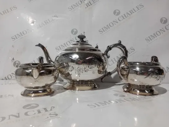 TEAPOT SET IN SILVER COLOUR